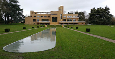 La villa Cavrois et son miroir d'eau.